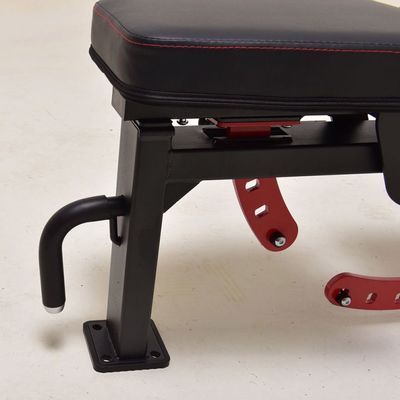 Sit Up Bench Trainingsausrüstung mit Metallrahmen und roter verstellbarer Rückenlehne